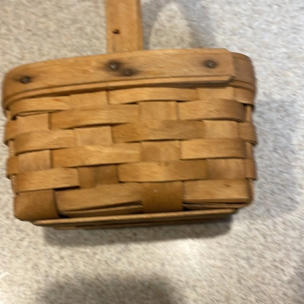 2003 Longaberger salt and pepper shakers with coverlet and handmade basket - Picture 6 of 13